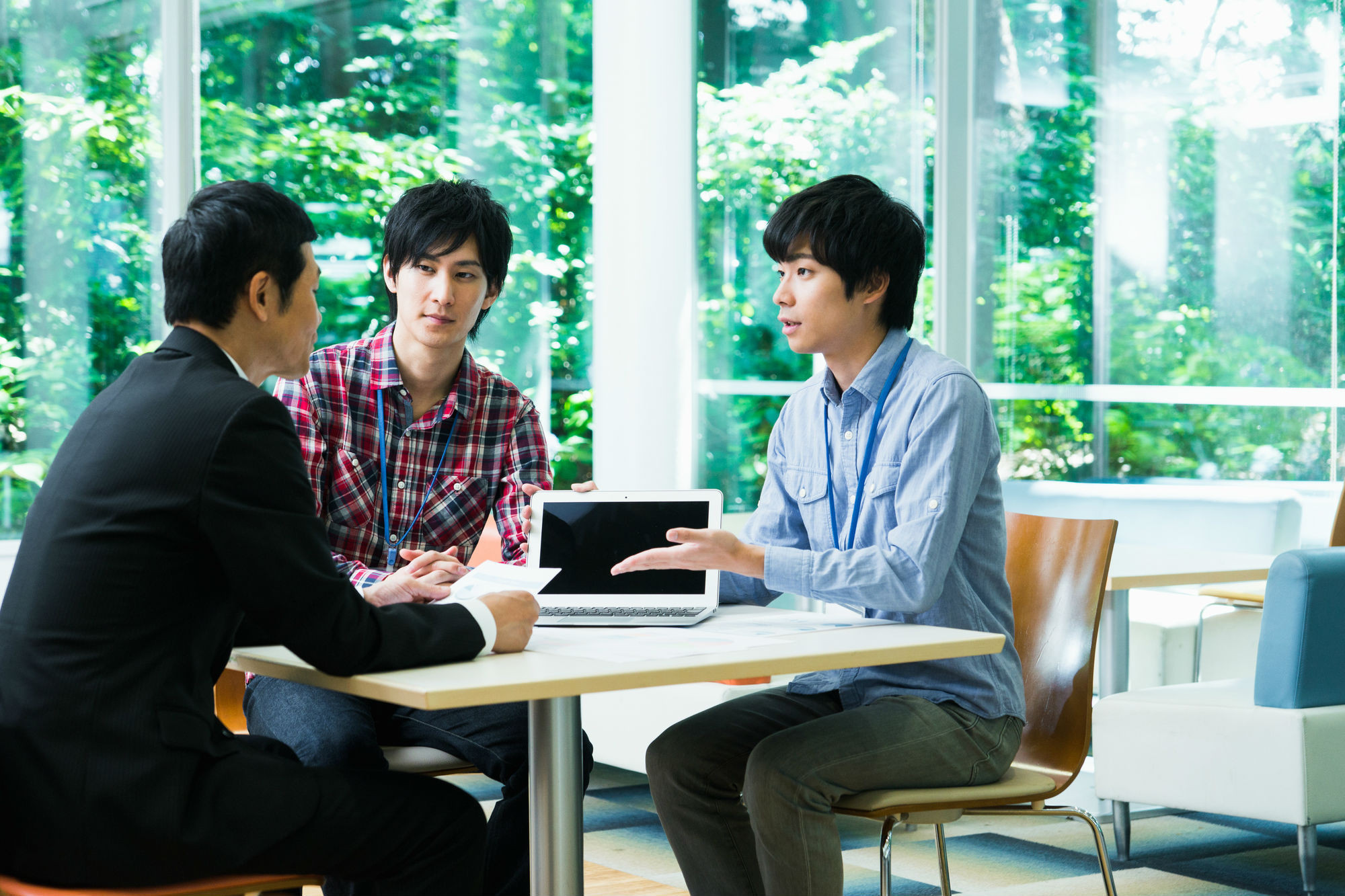 文科省が20年度に実施へ、社会人の学び直し教育強化策の全貌～幅広く再チャレンジ支援～