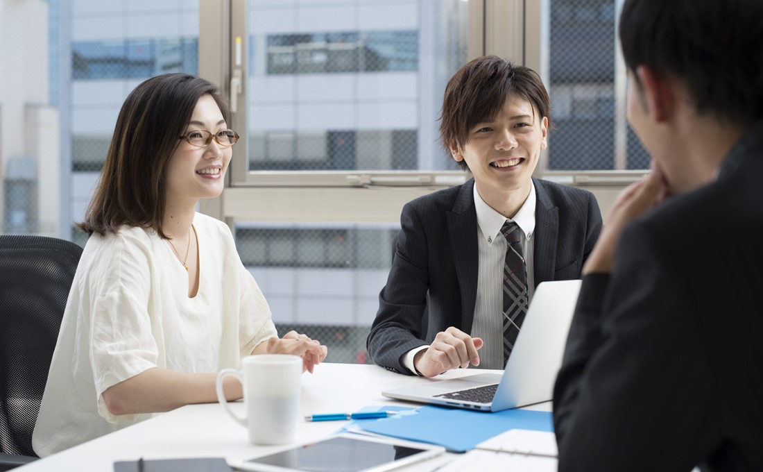【中堅社員のスピーチ例】どんなに大変でも笑顔だけは絶やさない/朝礼訓話